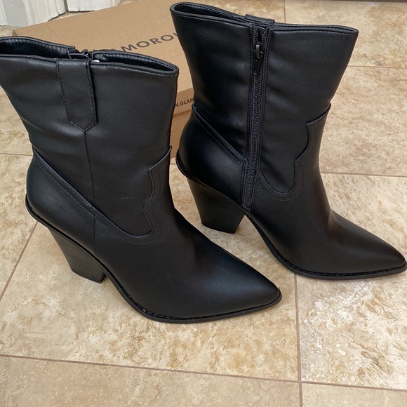 Pointed Toe Bootie. US 9 Black . - Picture 5 of 7